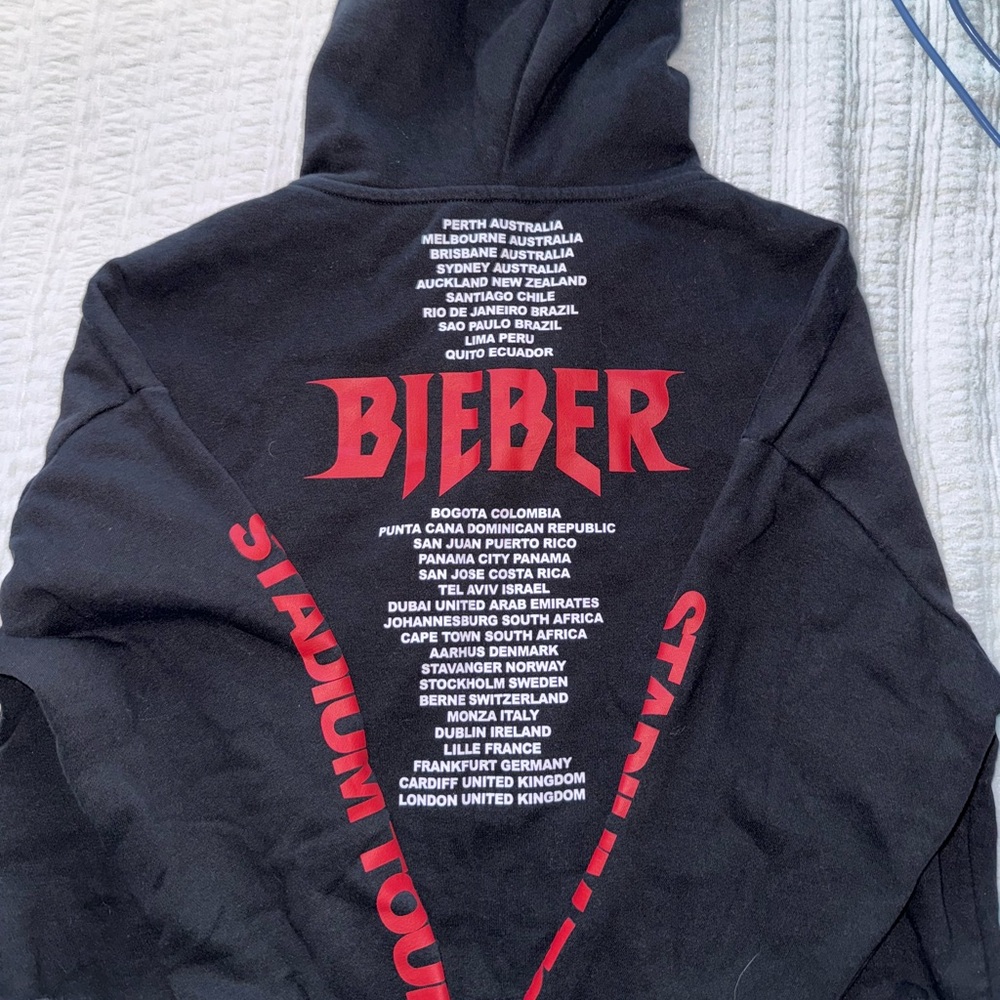 Justin Bieber Black Stadium Tour Cropped Hoodie with Red Accents - Picture 2 of 2